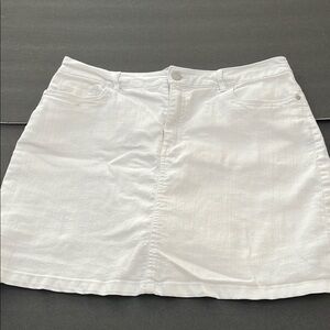 Elegant White Croft & Barrow Denim Skirt